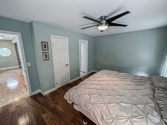 Building Photo - Bright And Relaxing 2 Bed 2 Bath Partially Furnished Home in Beautiful Franklin Farm Foundation