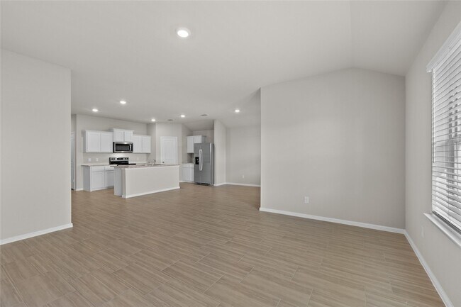 Building Photo - 552 Crestridge Dr N