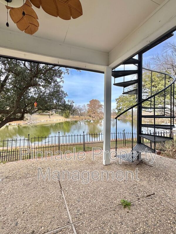 Building Photo - 2408 Lindenwood Dr