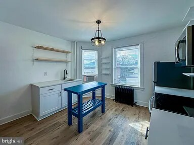 Building Photo - 10 E James St