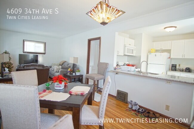 Building Photo - 4609 S 34th Ave