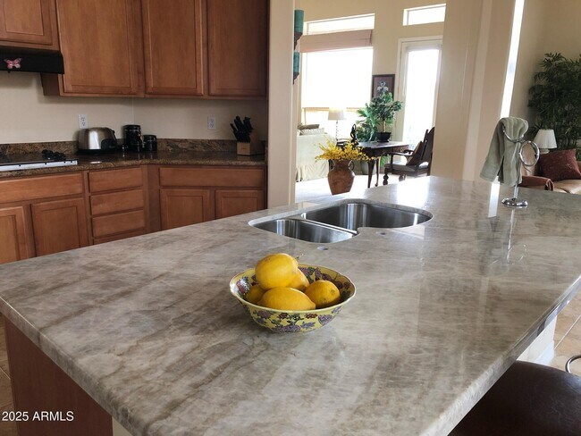 Building Photo - 5715 E la Privada Dr