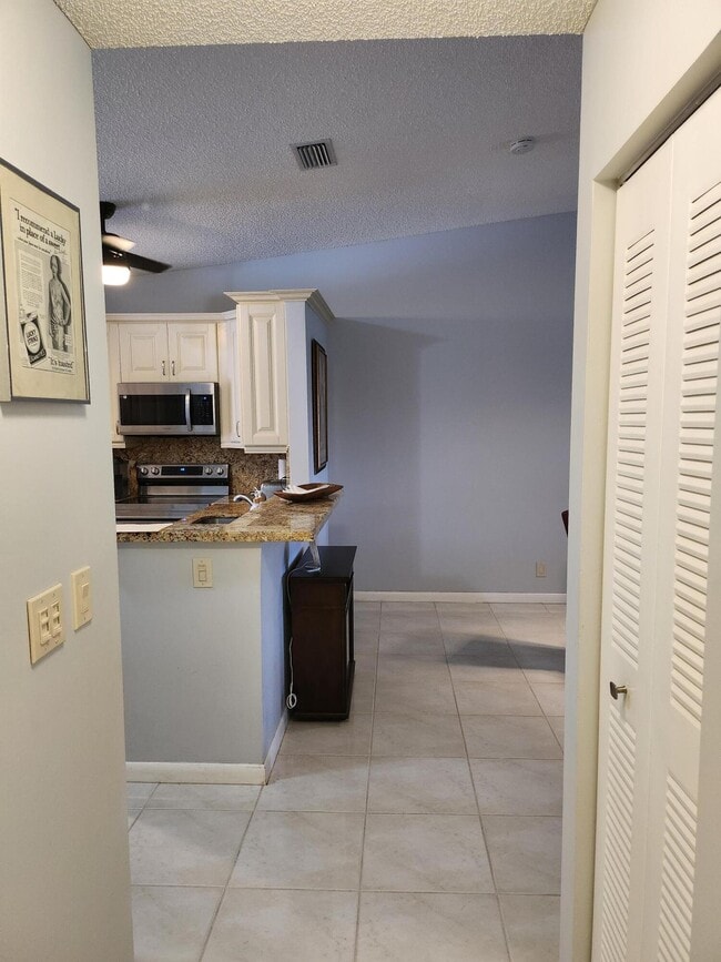 Building Photo - 8951 Sunnywood Pl