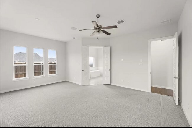 Building Photo - 204 Carmen Oak Ln