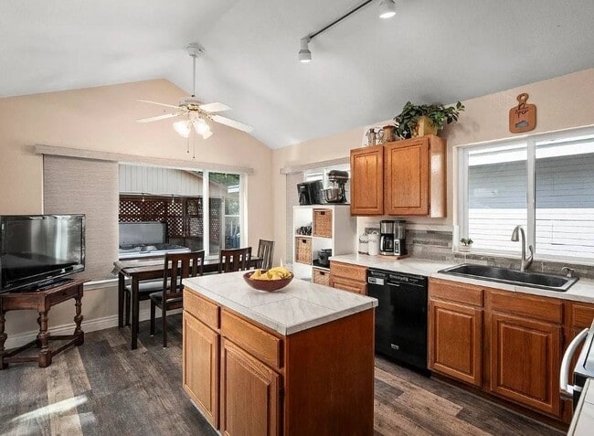 Building Photo - 3340 Blackstone Ct