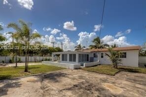 Building Photo - 160 NW 199th St