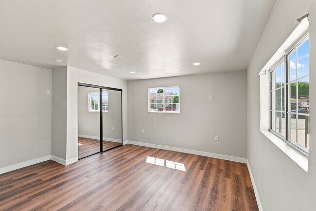 Building Photo - 11150 Santa Fe Ave