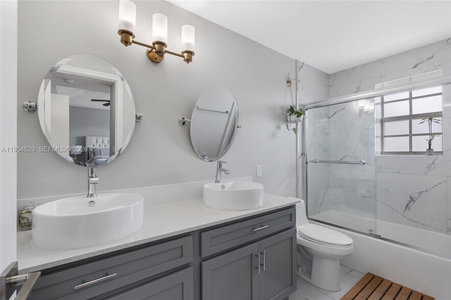 Building Photo - 4055 Eastridge Dr