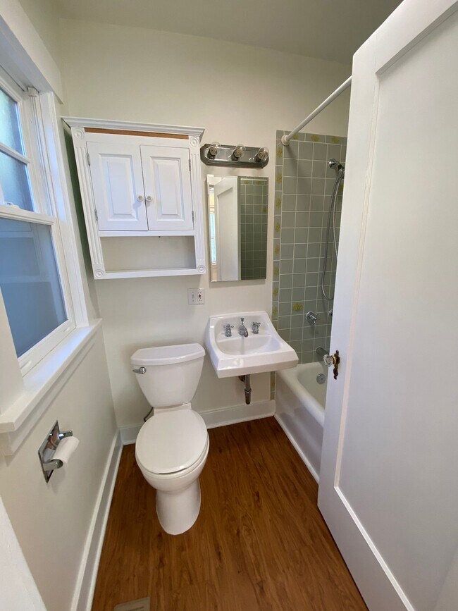 Building Photo - 1242 Susana Street