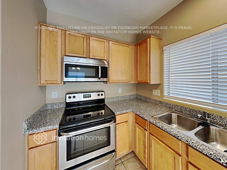 Building Photo - 4648 E Laurel Ave