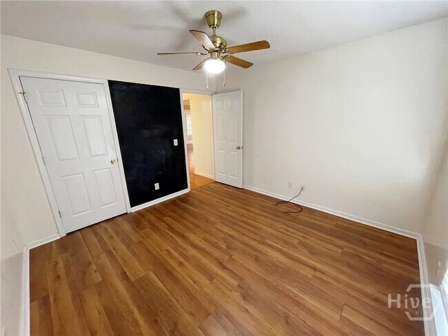 Building Photo - 102 Cormorant Way