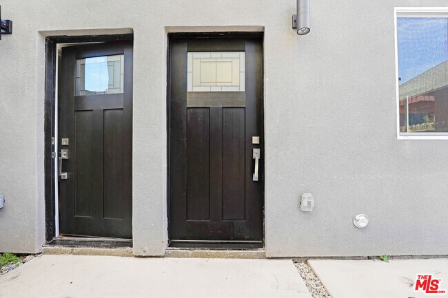 Building Photo - 1200 W 38th St