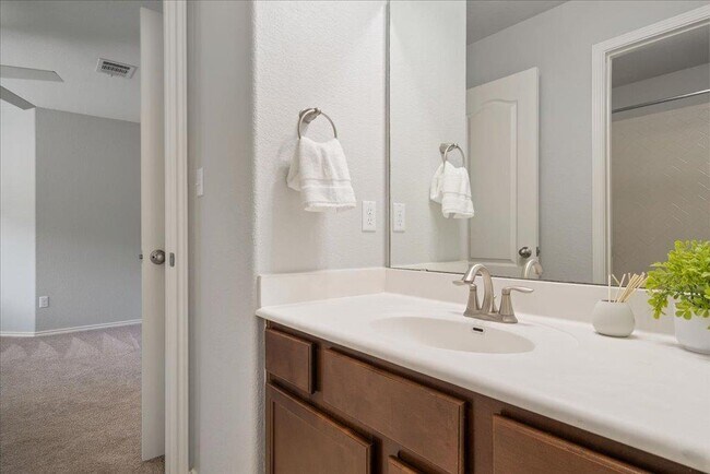 Building Photo - 15 Stone Terrace Dr