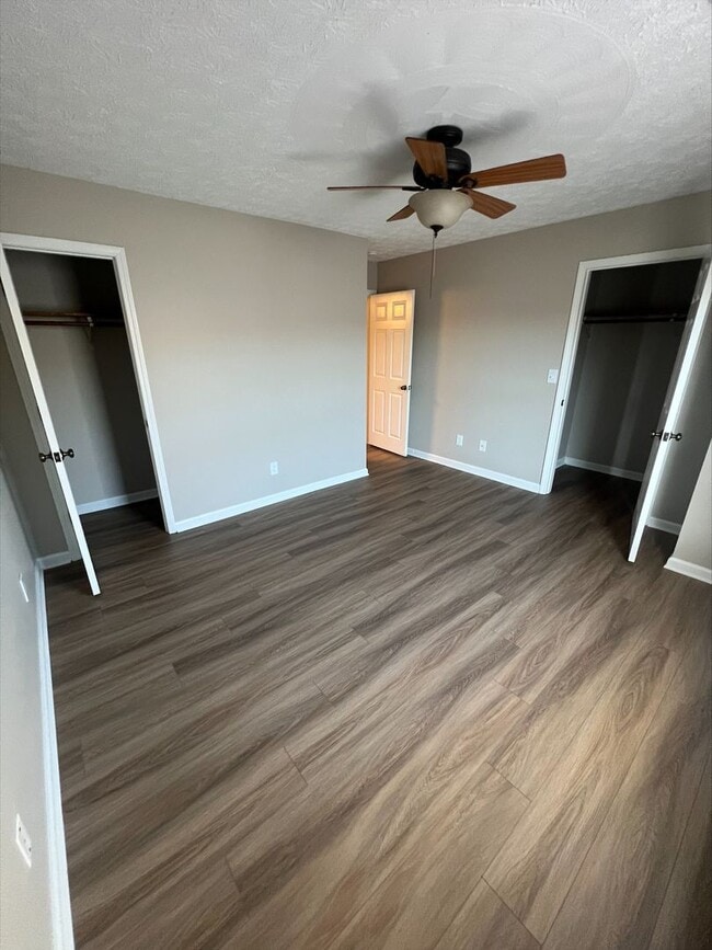 Building Photo - Spacious 2-Bedroom Townhouse with Garage