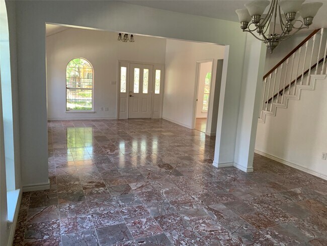 Building Photo - 4722 Woodside St