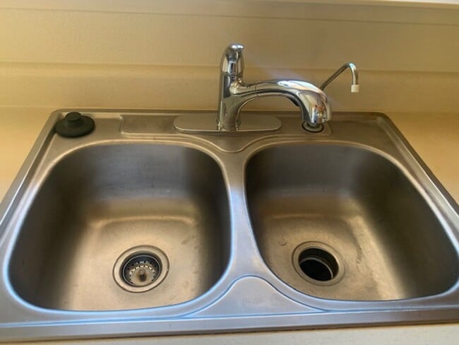 Building Photo - 2 Bedroom, 1 Bath apartment