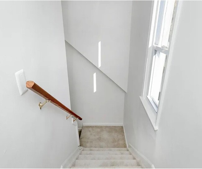 Building Photo - Updated 4 bedroom in Roseville