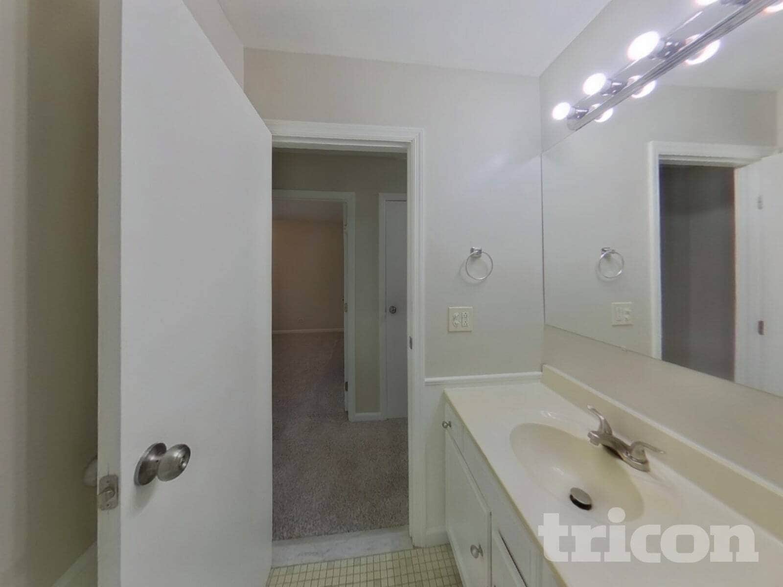 Building Photo - 1235 Casa Solana Dr