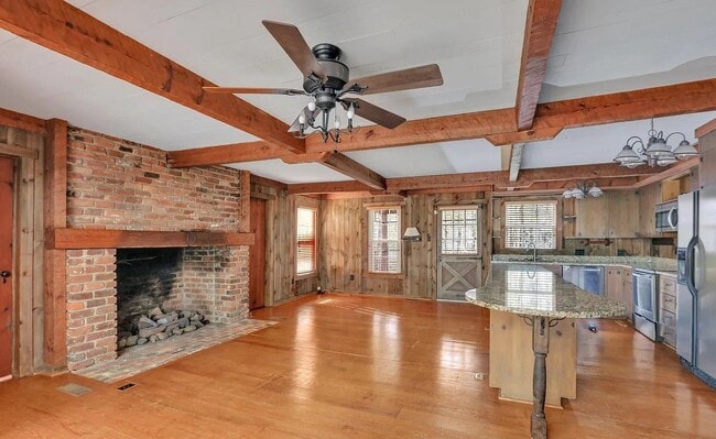 Building Photo - Charming Home in Brandermill.