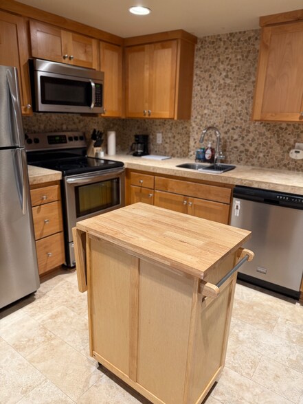 Building Photo - 15515 SE River Forest Dr