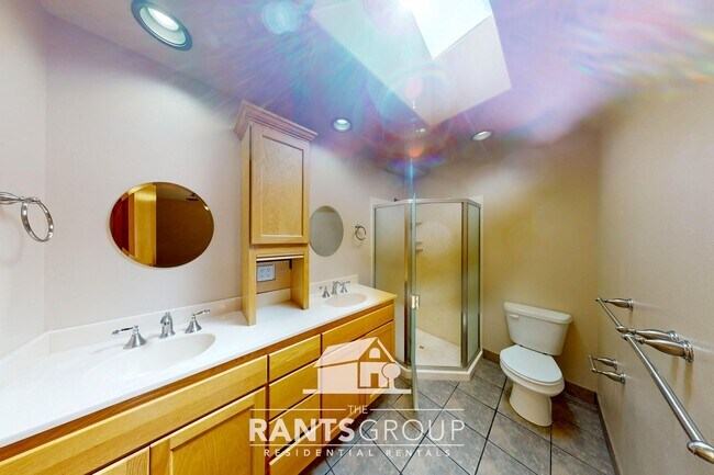 Building Photo - Lovingly cared for 3-bedroom, 1.75-bath ra...