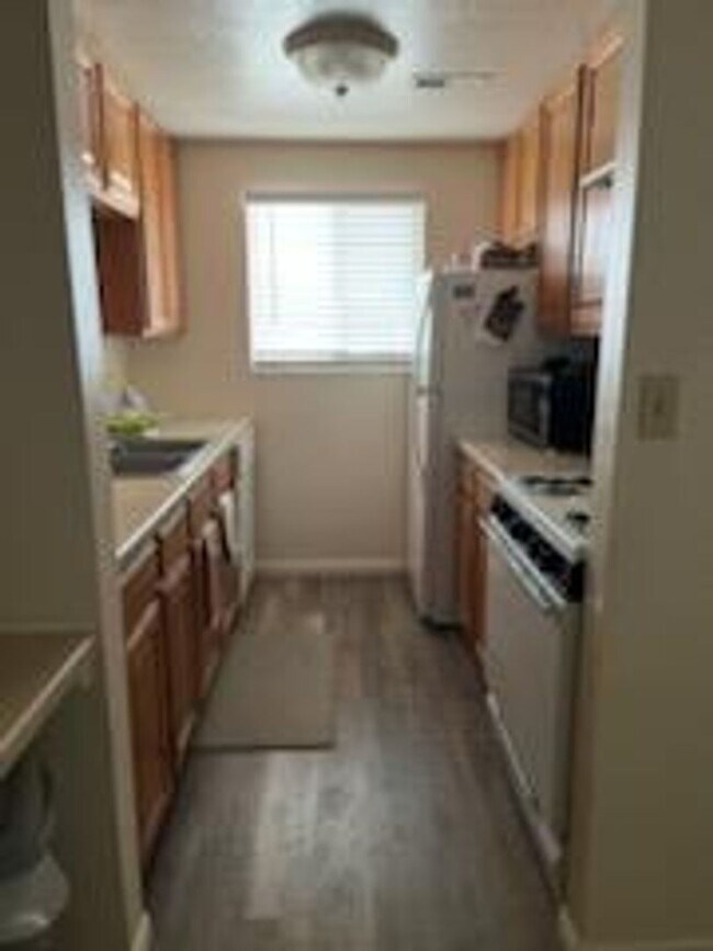 Building Photo - 1B/1B Pet Friendly Apartment South of BYU