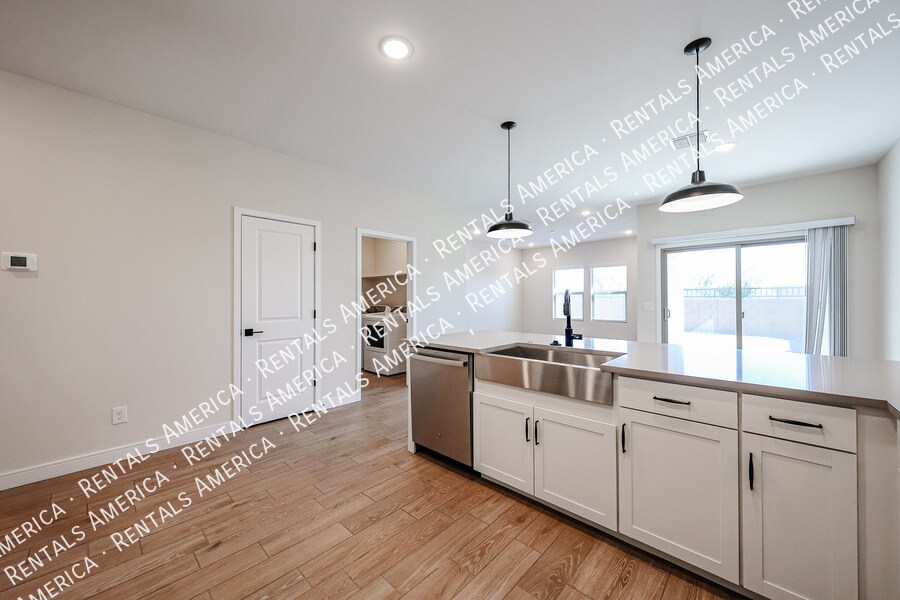 Building Photo - 7857 N 79th Ave