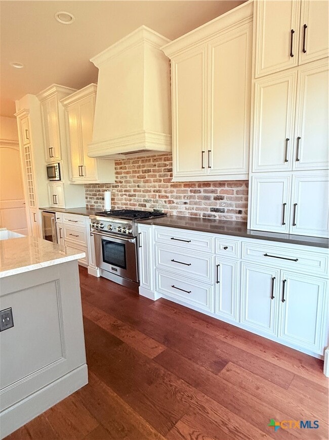 Building Photo - 627 Mission View Ct