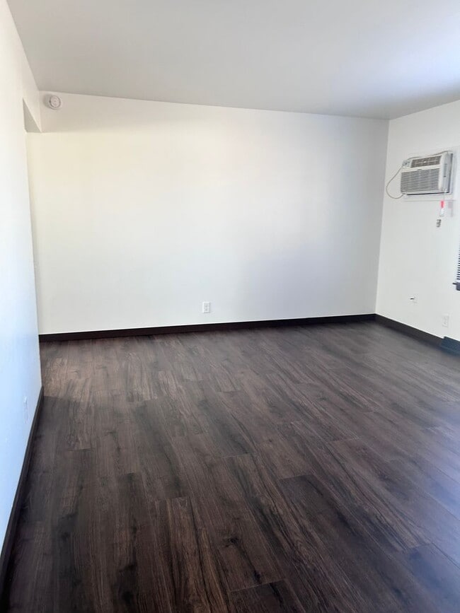 Building Photo - 1714 W Illinois Ave