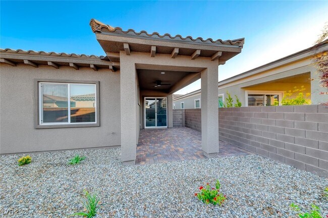 Building Photo - 102 Ibiza Lk Dr