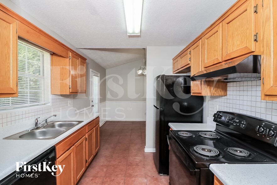 Building Photo - 3818 Clarendon Pl