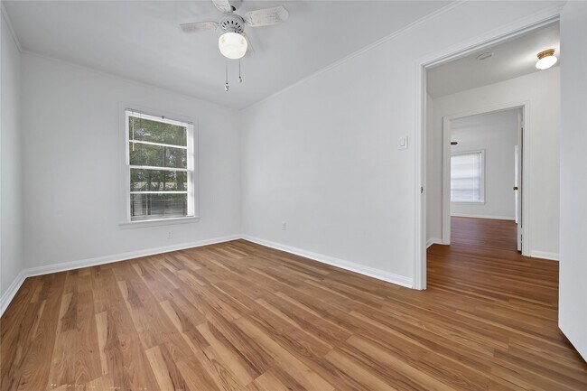 Building Photo - 504 N Magnolia Dr