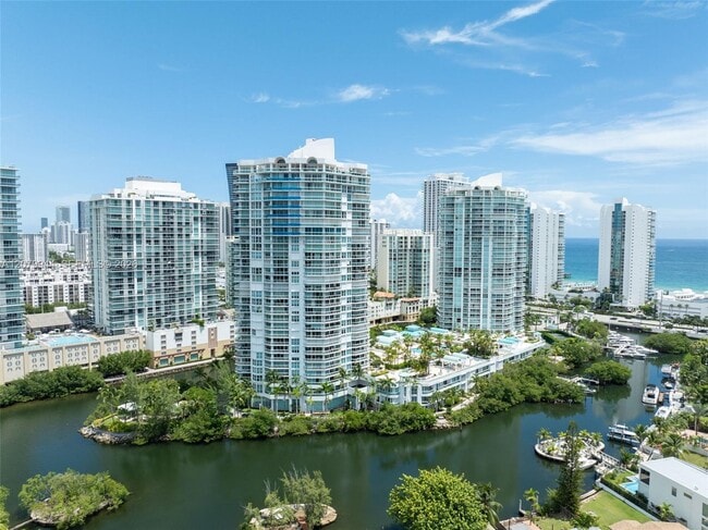 Building Photo - 16500 Collins Ave