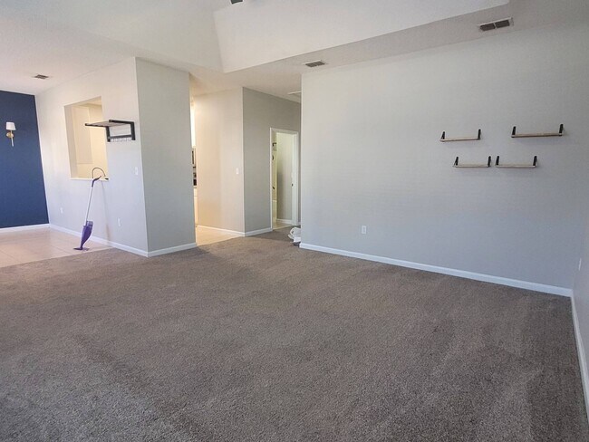 Building Photo - Newly renovated Three Bedroom Townhouse
