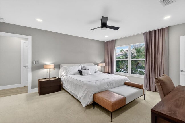 Building Photo - 937 SW 34th Ct