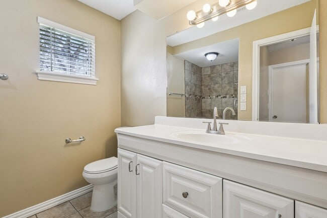 Building Photo - 10015 Warwana Rd