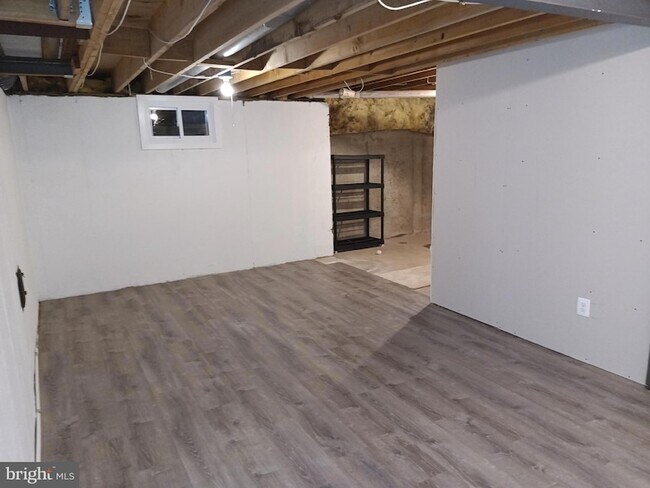 Building Photo - 345 Silver Ridge Dr