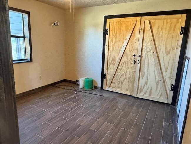 Building Photo - 353112 E 860 Rd