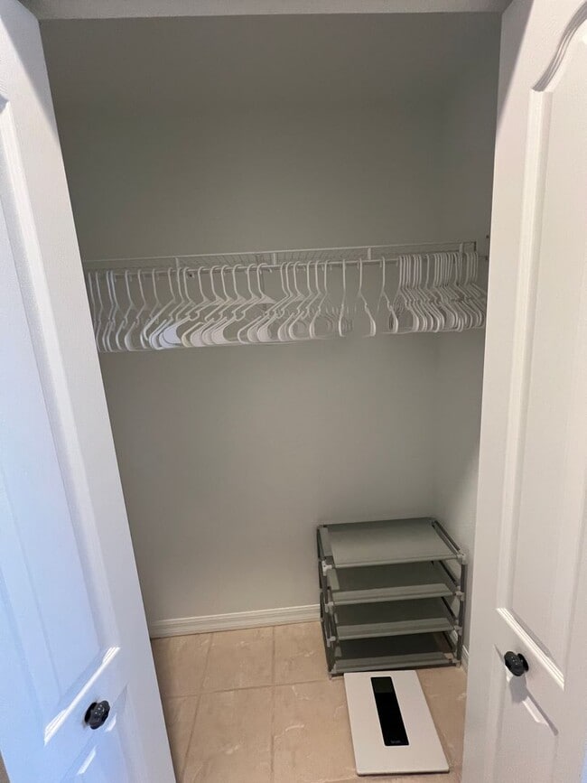 Building Photo - Short Term Rental ** Available 10/1/25 ** ...