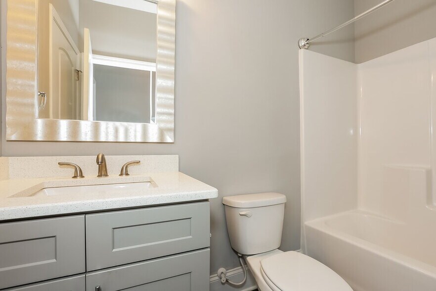 Building Photo - 2105 Brentwood Cove