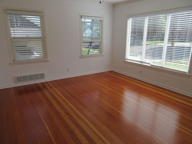 Building Photo - 3 bed - 2 bath Single Family Home in the Heart of Cedar City