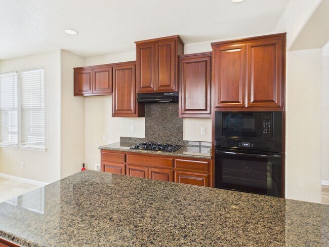 Building Photo - Single Family House