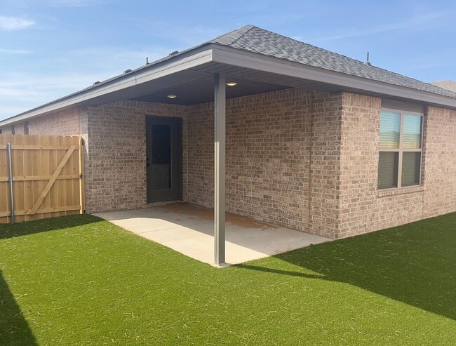 Building Photo - Recently Constructed 3 Bedroom