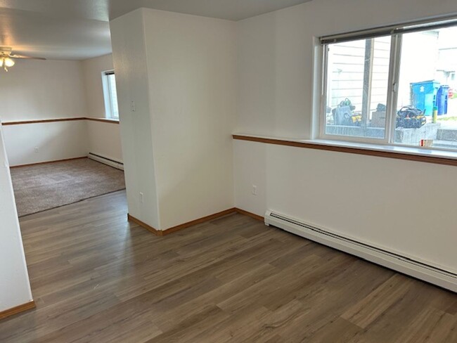 Building Photo - KW633-639