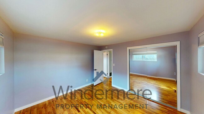 Building Photo - 2348 Frazier Dr