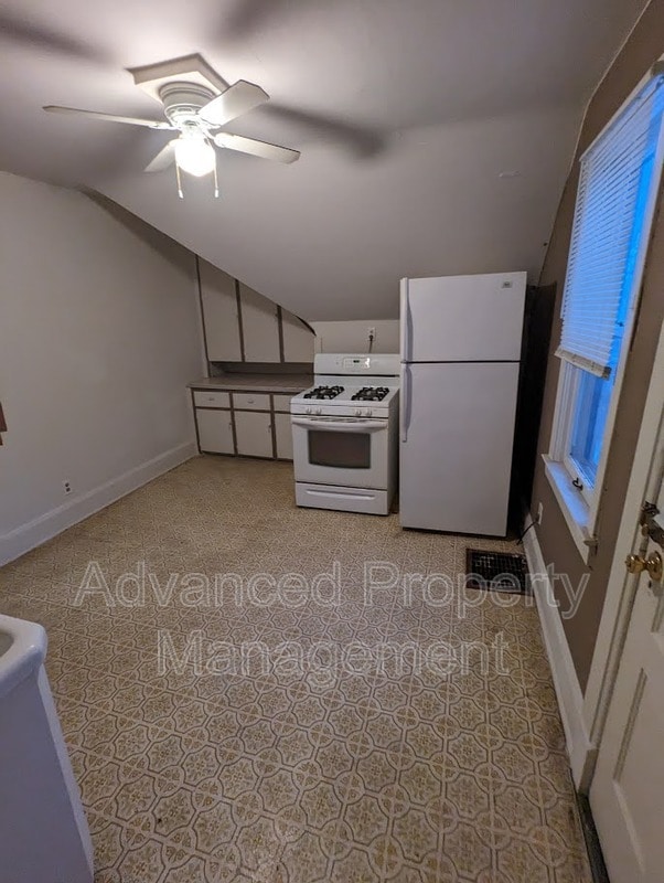 Building Photo - 1024 Hagerer St