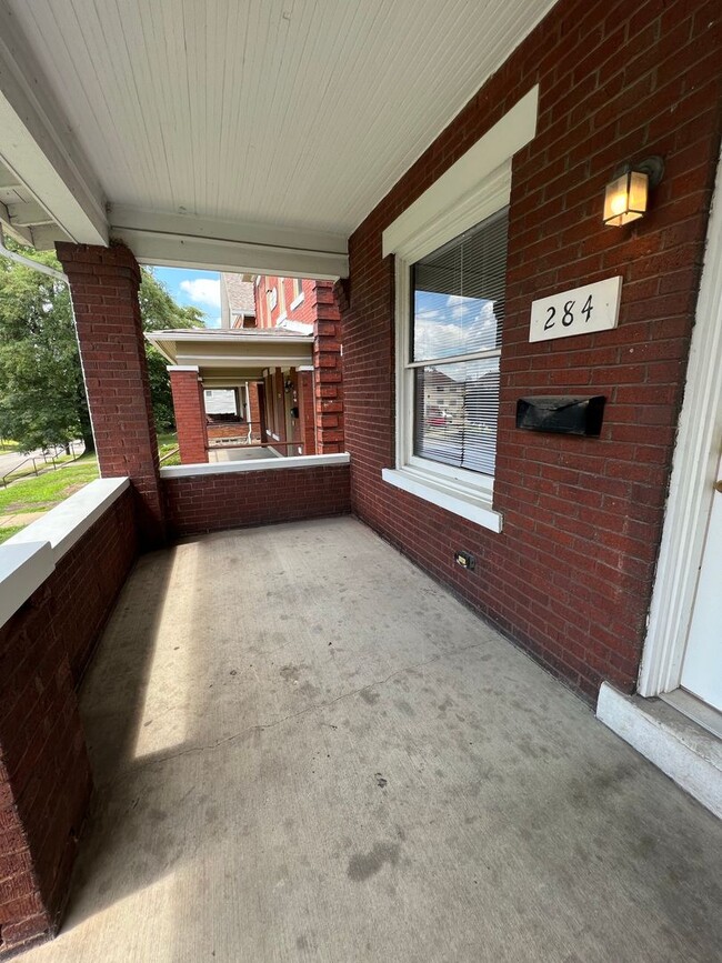 Building Photo - 284-286 E. 14th Ave.