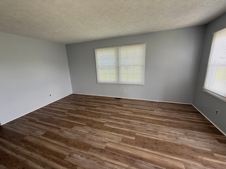 Building Photo - 360 Floyd St