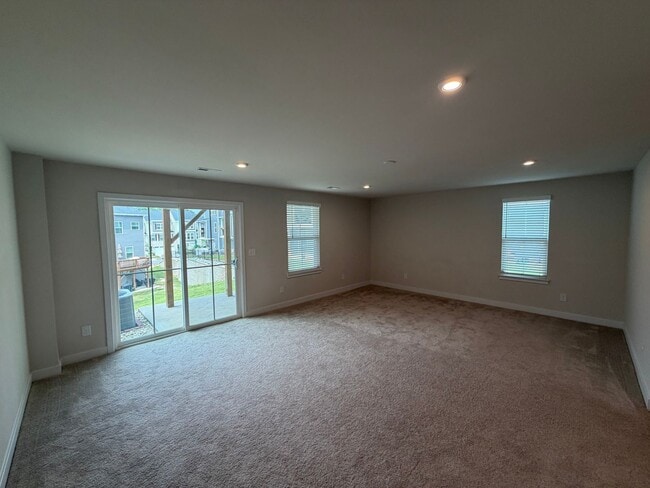 Building Photo - 921 Portrush Ln