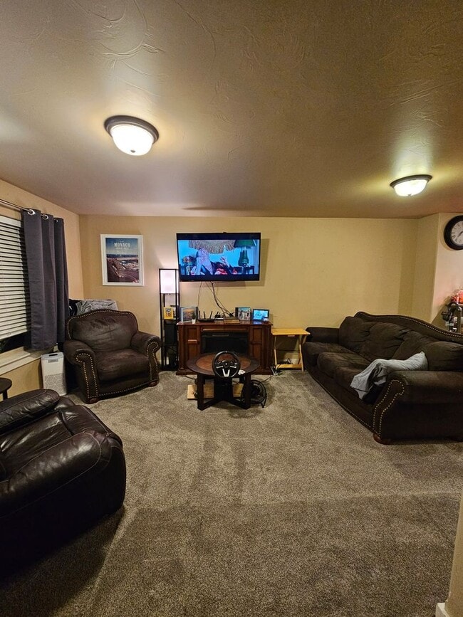 Building Photo - 3 Bedroom 2.5 bath condo located in Four Corners